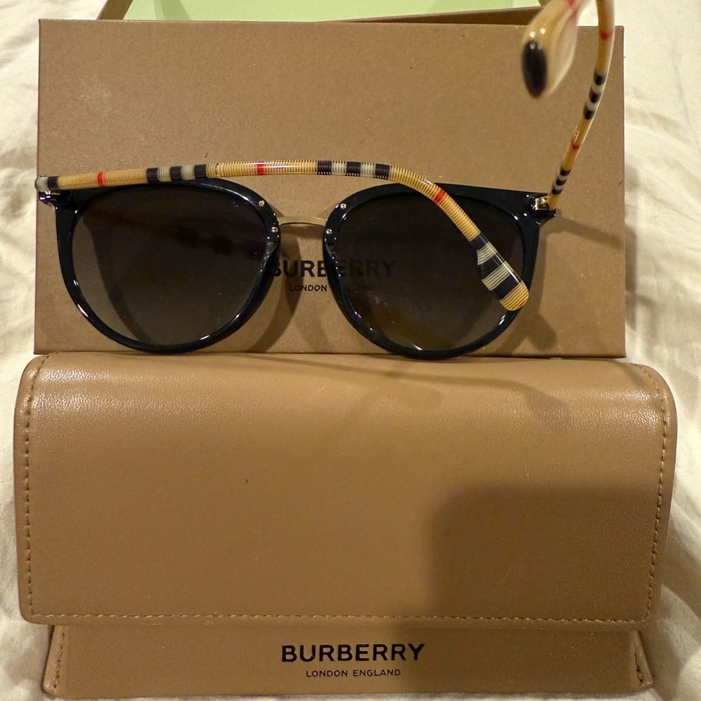 Women’s Burberry Black Sunglasses